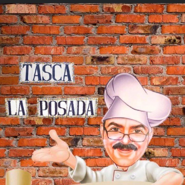 Chef de La Posada dando la bienvenida frente a una pared de ladrillo